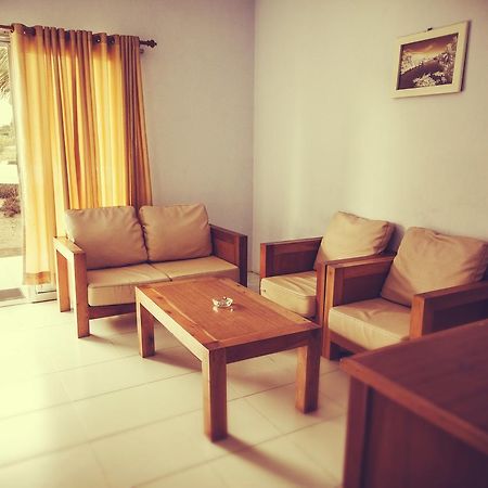 Turtle Beach Hotel Ujunggenteng ภายนอก รูปภาพ