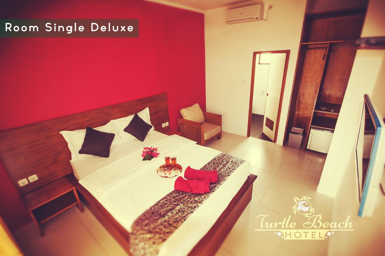 Turtle Beach Hotel Ujunggenteng ภายนอก รูปภาพ