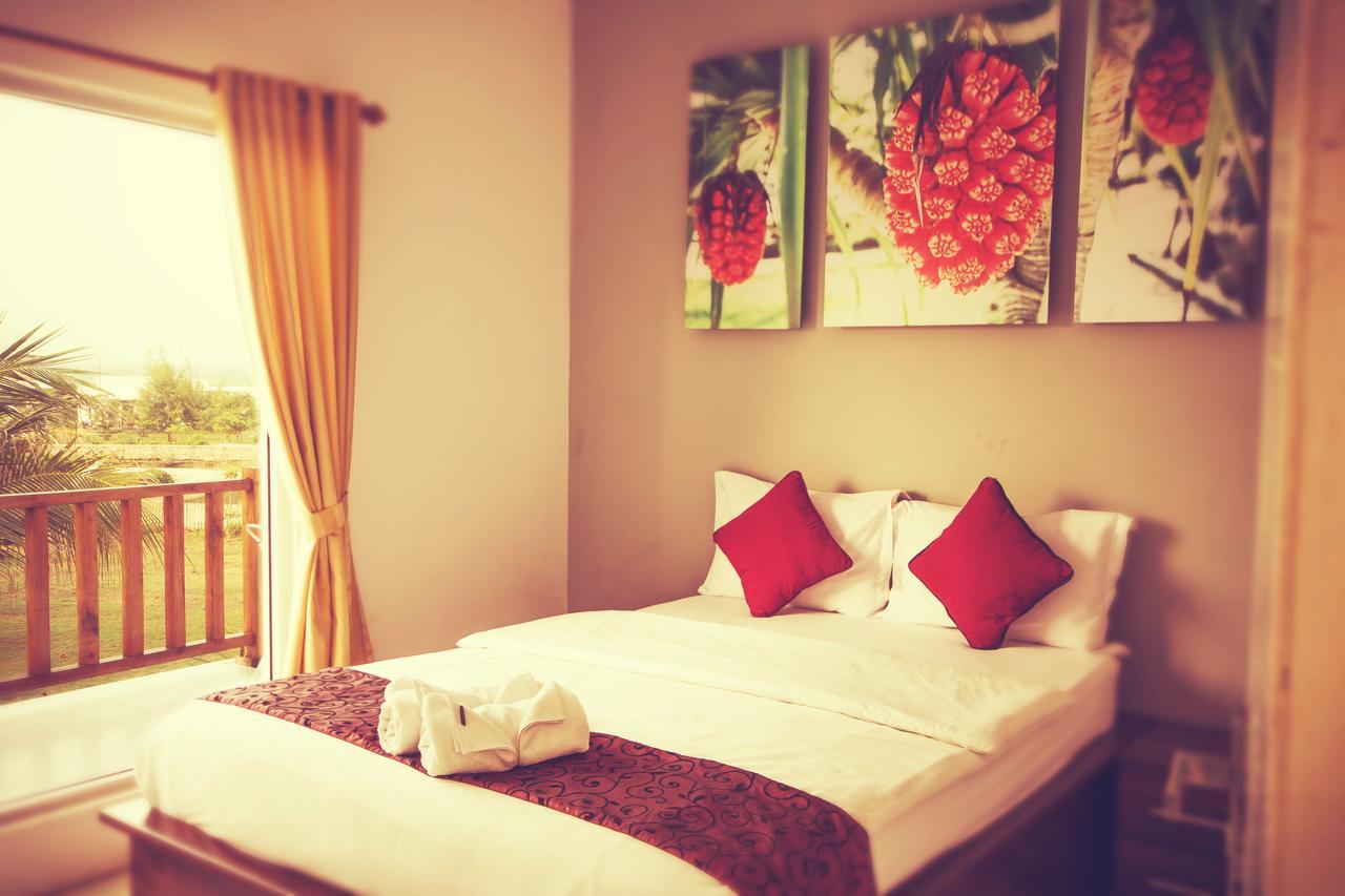 Turtle Beach Hotel Ujunggenteng ภายนอก รูปภาพ