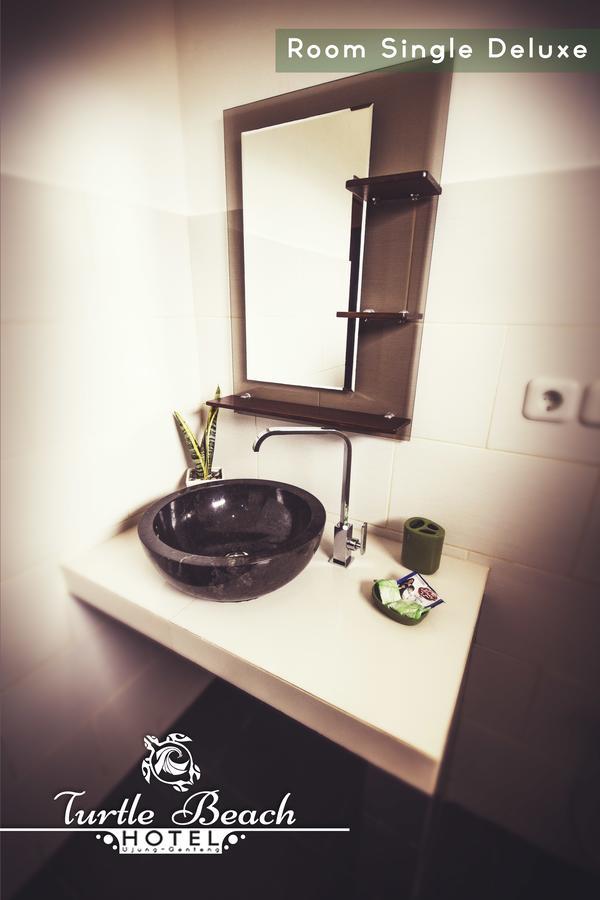 Turtle Beach Hotel Ujunggenteng ภายนอก รูปภาพ